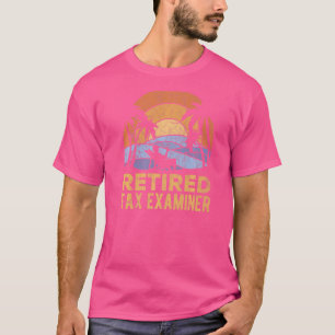 Camiseta A Lenda É Preparador de Imposto Aposentado