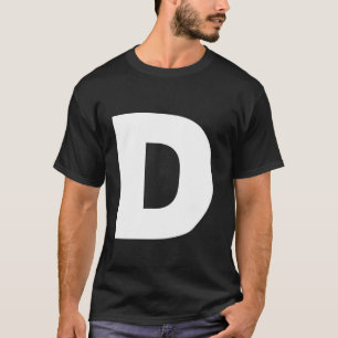 Camiseta A letra D maiúscula, branco simples, em negrito