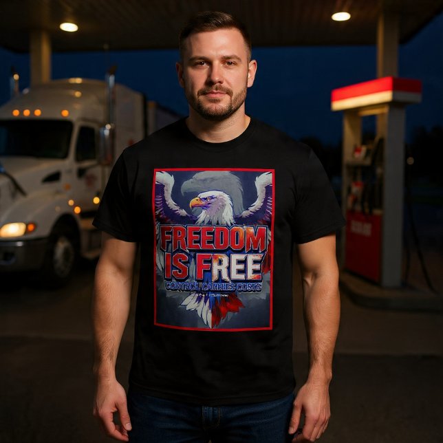 Camiseta A Liberdade é Grátis. O Controle Traz Custos. (Criador carregado)