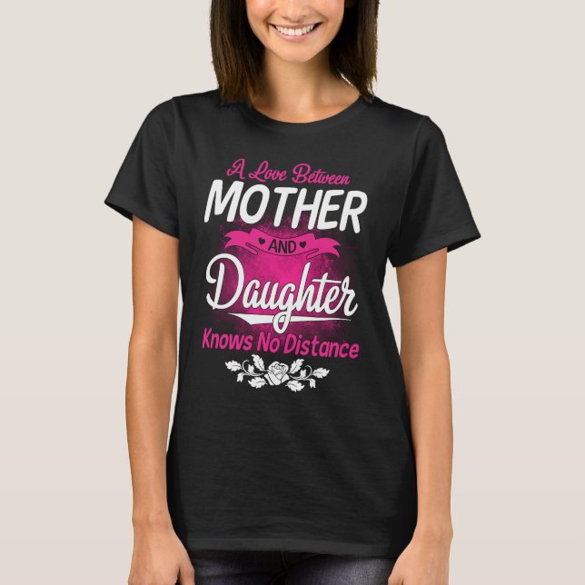 Camiseta A Love Between Mother And Daughter Knows No Distan (Frente)