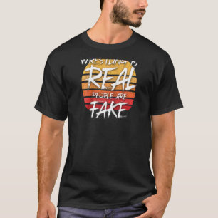 Camiseta A Luta Vintage É Que Pessoas Reais São Falso Pro W