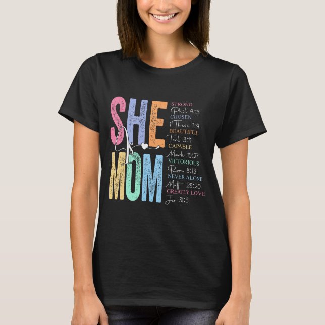 Camiseta A Mãe Acredita Religiosa Versa Mães Cristãs? (Frente)