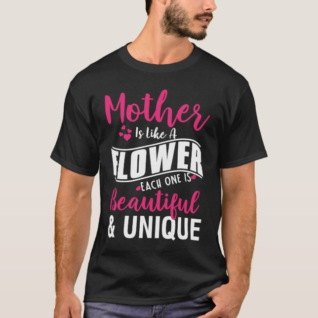 Camiseta A Mãe É Como Uma Flor. Cada Uma É Linda. (Frente)