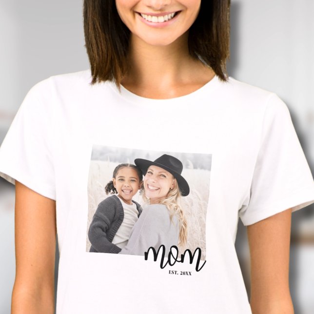 Camiseta A Mãe Estabeleceu O Presente Fotográfico (Mom Established Photo Gift T-Shirt)