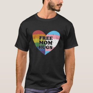Camiseta A Mãe Livre Abraça-Se Com O Arco-Íris E A Bandeira