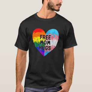 Camiseta A Mãe Livre Abraça-Se Com O Arco-Íris E A Bandeira
