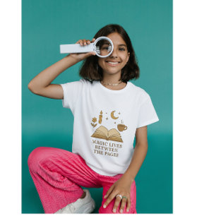 Camiseta A Magia Vive Entre as Páginas Amante de Livros A