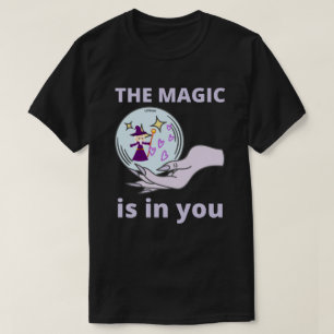 Camiseta A MÁGICA ESTÁ NA    SUA ideia de presente inspir