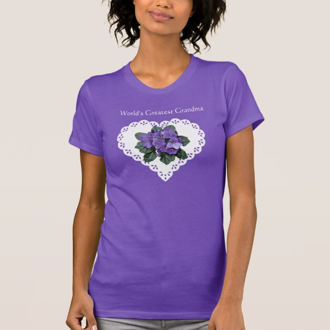 Camiseta A maior vovó africana violeta e doily do mundo (Frente)