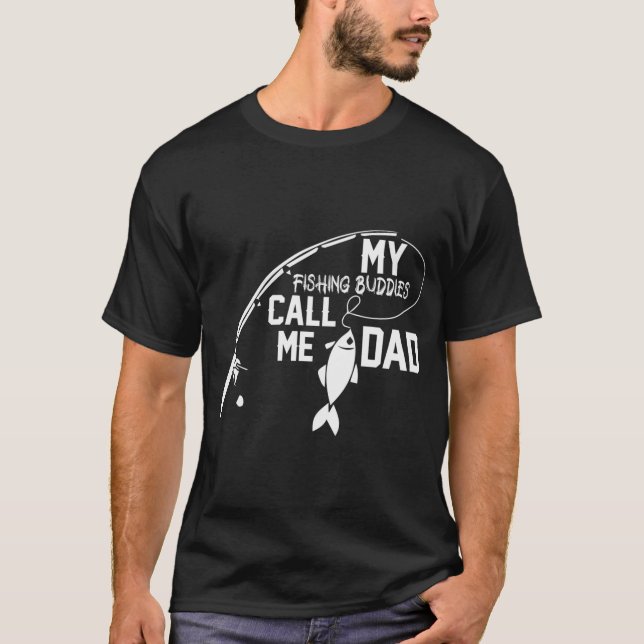 Camiseta A maioria das meninas brinca com bonecas, eu vou p (Frente)