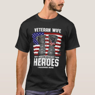 Camiseta A Maioria Das Pessoas Nunca Encontra Seus Heroínas