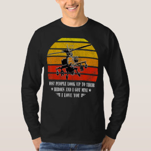 Camiseta A Maioria Das Pessoas Procura Seus Heroínas Eu Ten