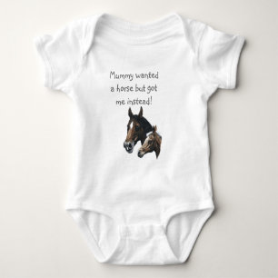 Camiseta a mamã quis um creeper do bebê do cavalo…