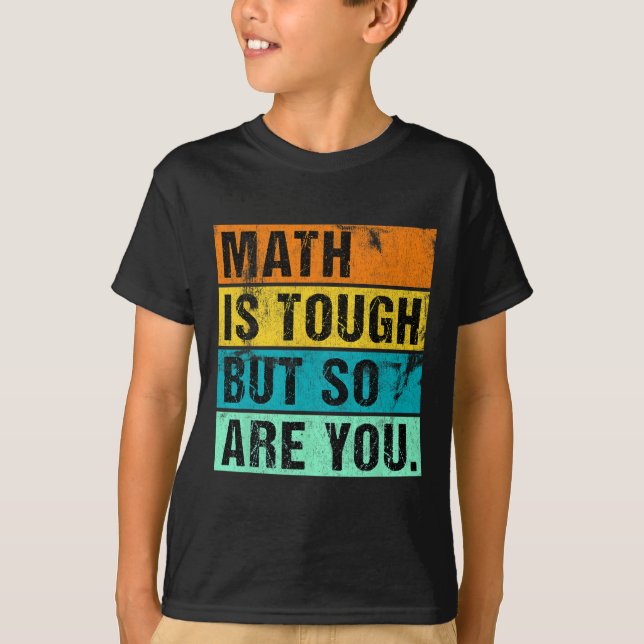 Camiseta A Matemática É Difícil Mas Você Também É Volta às  (Frente)