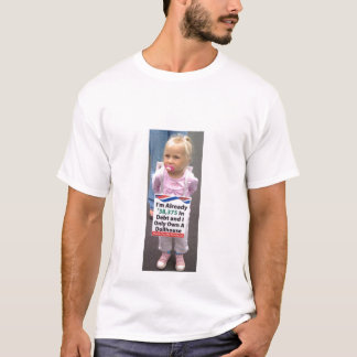 Camiseta A menina no débito possui somente a casa de boneca