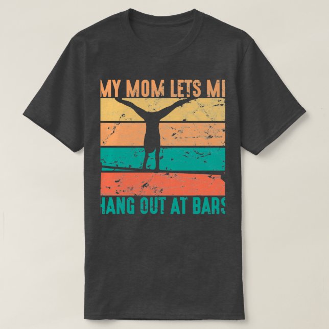 Camiseta A Minha Mãe Deixa-Me Sair Com Bares De Ginástica. (Frente do Design)