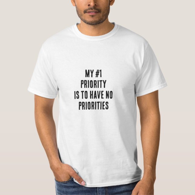 CAMISETA A MINHA PRIORIDADE É NÃO TER PRIORIDADES (Frente)