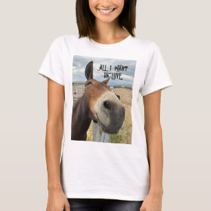 Camiseta A mula feliz tem um grande sorriso de amor