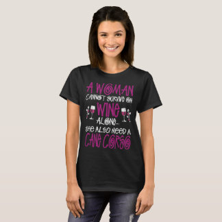 Camiseta A mulher sobrevive no vinho apenas igualmente