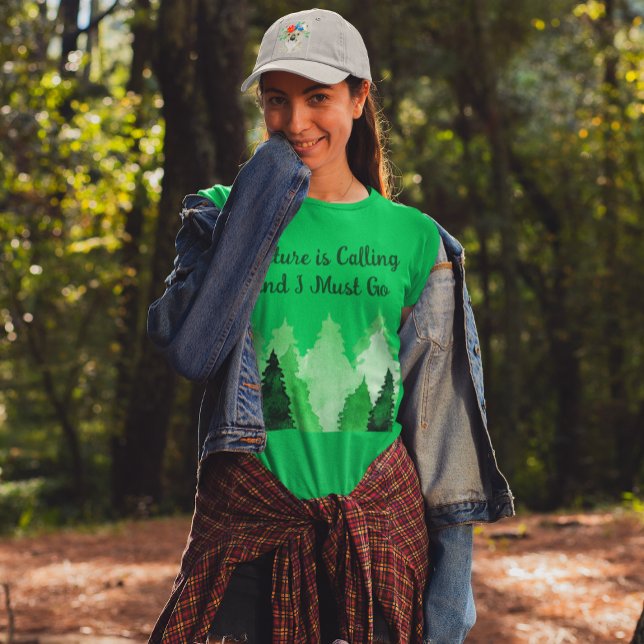 Camiseta A Natureza Está Chamando E Eu Devo Ir Gráfico De Á (Criador carregado)