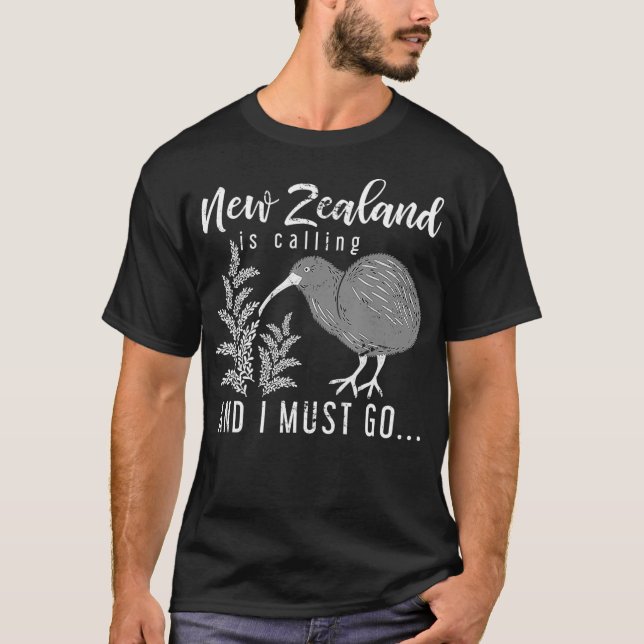 Camiseta A Nova Zelândia Está Ligando E Eu Preciso Ir Para  (Frente)