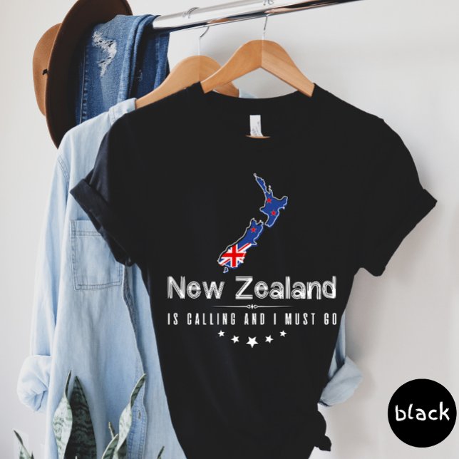 Camiseta A Nova Zelândia Está Ligando E Eu Preciso Ir Para  (Criador carregado)
