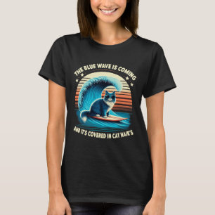 Camiseta A onda azul está chegando e está coberta em Cat Ha