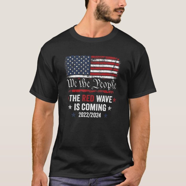 Camiseta A Onda Vermelha Está Chegando Bandeira Republicana (Frente)