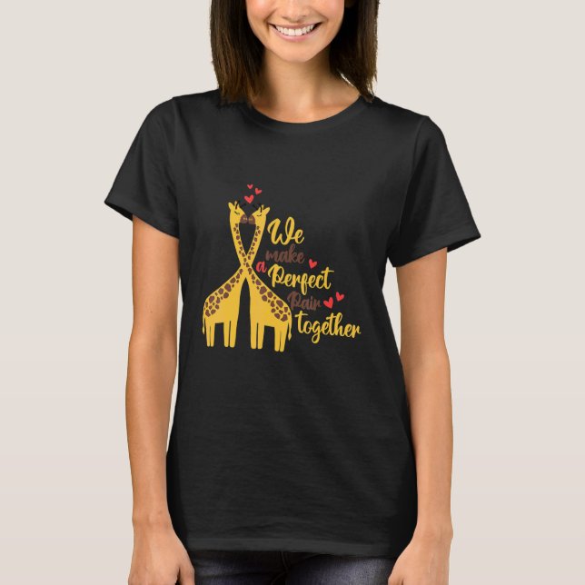 Camiseta A perfect pair and cute giraffe animal   nature (Frente)