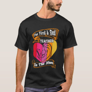 Camiseta A Primeira e Melhor Professora É o Coração de Mãe