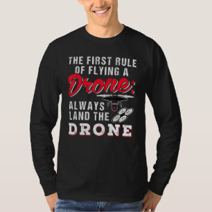 Camiseta A Primeira Regra De Voar Um Drone Sempre Descarreg