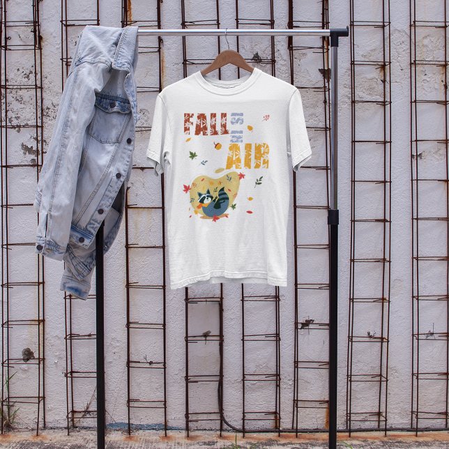 Camiseta A Queda Está No Ar Com O Acaxo (Fall Is In Air With Swinging Raccoon T-Shirt)
