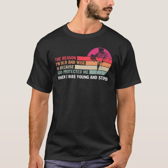 Camiseta A razão pela qual sou velho e sábio é porque Deus  (Frente)