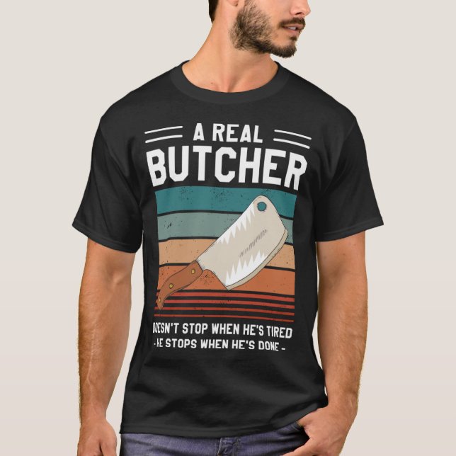 Camiseta A Real Butcher Doesn t Stop When He s Tired Butche (Frente)