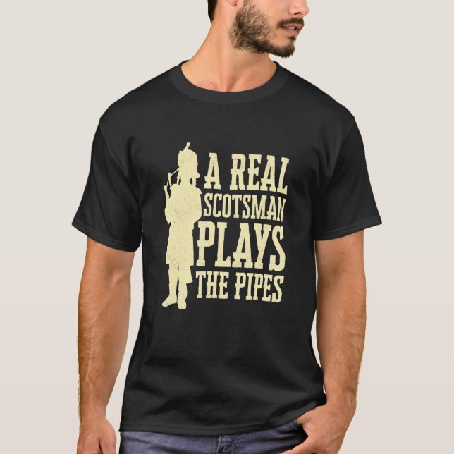 Camiseta A Real Scotsman Plays The Pipes Bagpiper Bagpipe (Frente)