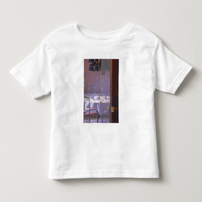 Camiseta A sala de jantar privada com o cristal preto (Frente)