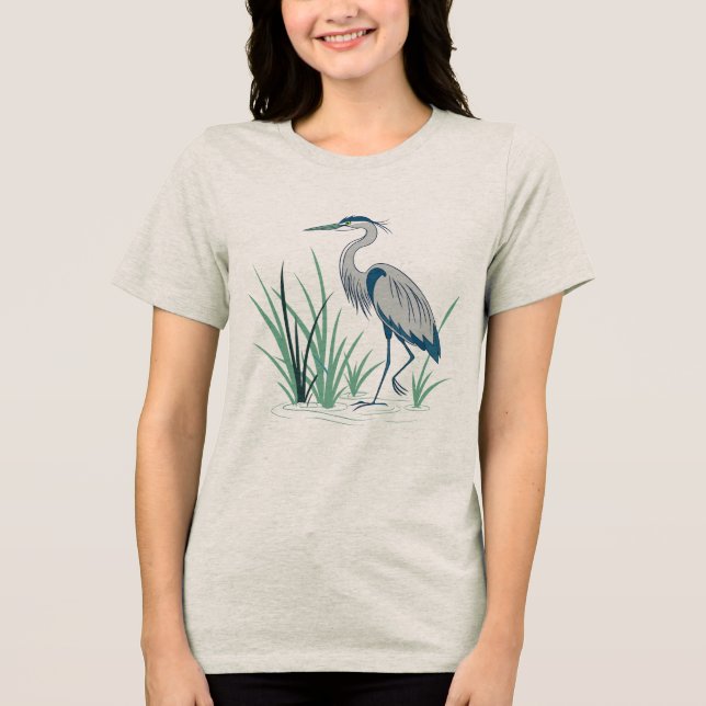 Camiseta A Solitary Heron Standing Gracefully (Frente)