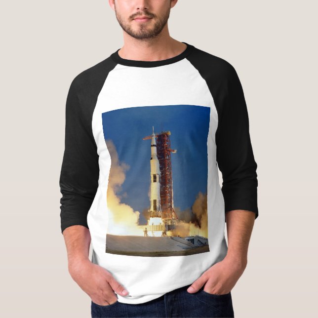 Camiseta A Terra agita como Saturno V irradia Skyward em Lu (Frente)