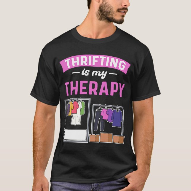 Camiseta A Thrifting É A Minha Terapêutica Comprar O Thrift (Frente)