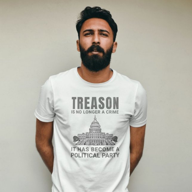 Camiseta A Traição Já Não É Um Crime.............. (Treason is no longer a crime. It has become a political party)
