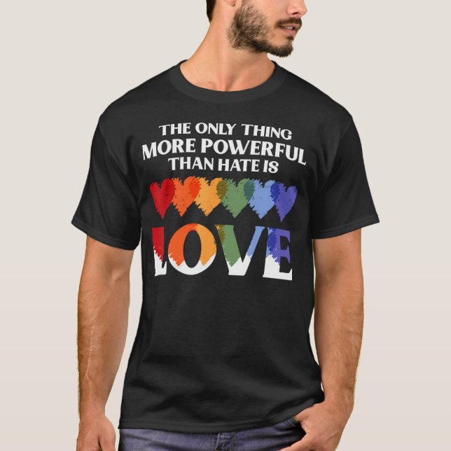 Camiseta A Única Coisa Mais Poderosa Do Que Ódio É Amor (Frente)