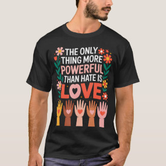 Camiseta A Única Coisa Mais Poderosa Do Que Ódio É Amor