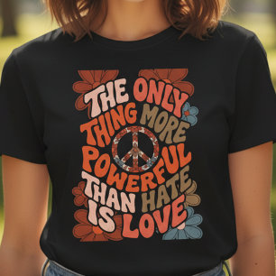 Camiseta A Única Coisa Mais Poderosa Do Que Ódio É Amor