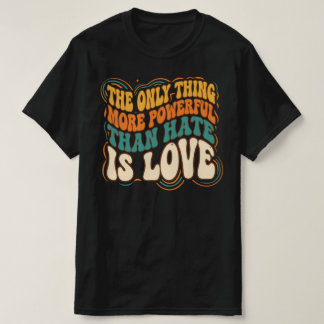 Camiseta A única coisa mais poderosa que o ódio é o amor