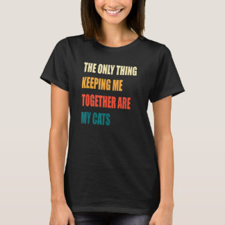 Camiseta A Única Coisa Que Me Mantém Junto São Meus Gatos