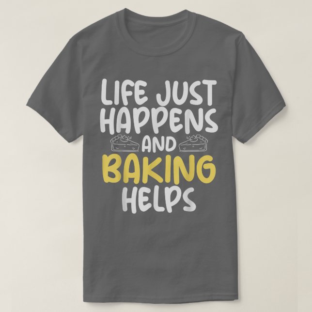 Camiseta A vida acaba de acontecer e o assar ajuda o assar  (Frente do Design)