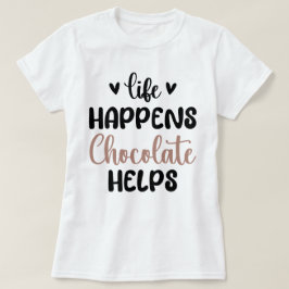 Camiseta A vida acontece chocolate ajuda a família a tomar 