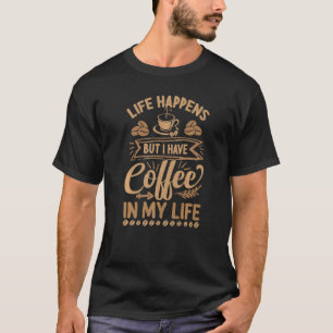 Camiseta A Vida Acontece Mas Eu Tenho Café Na Minha Vida -