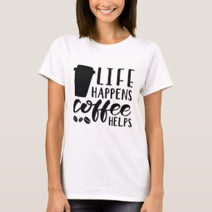 Camiseta A vida acontece porque o café ajuda