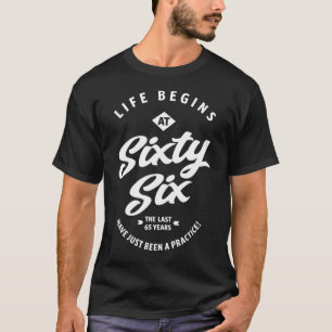 Camiseta A vida começa aos 66 anos